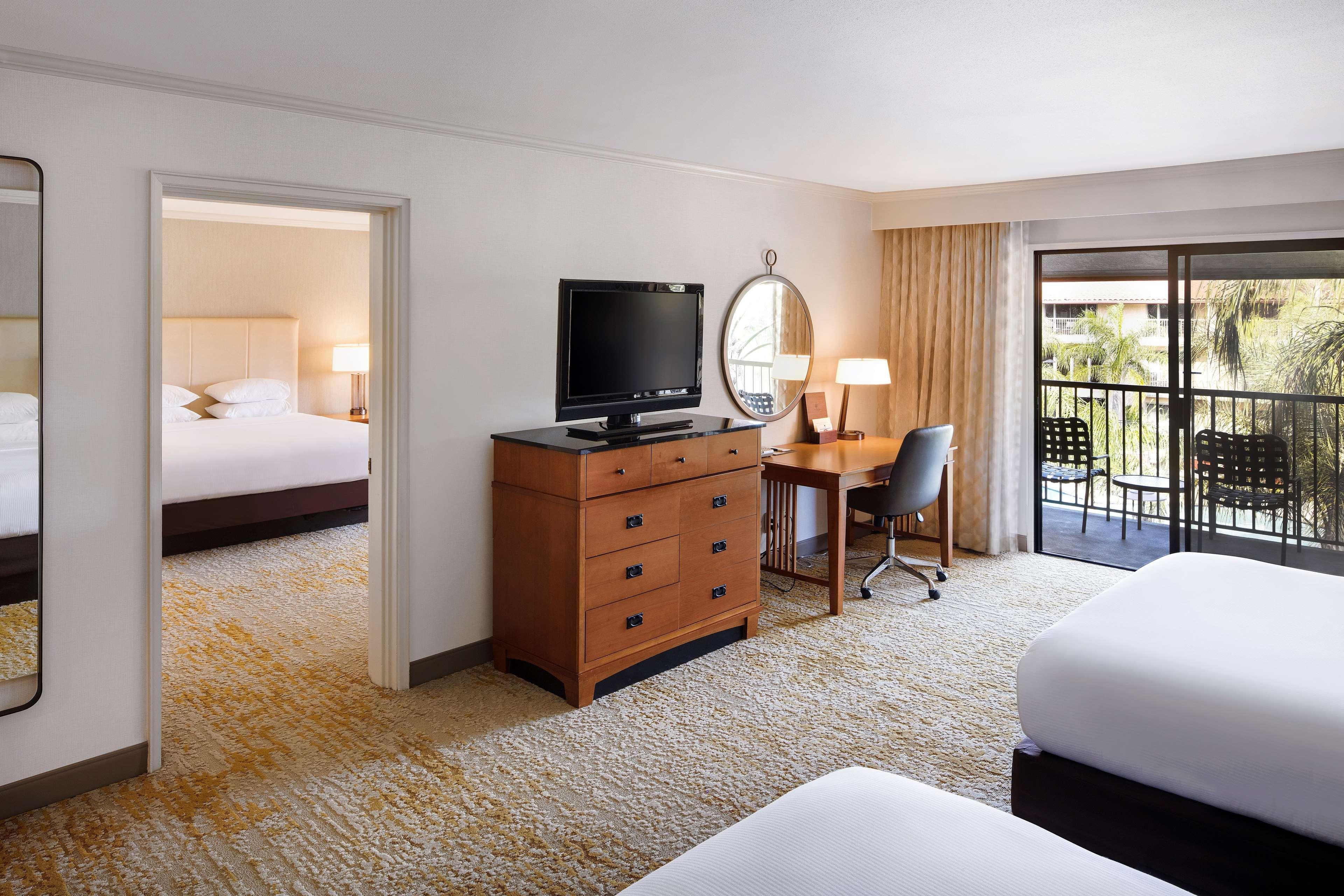 Doubletree By Hilton Ontario Airport Hotel Exterior photo