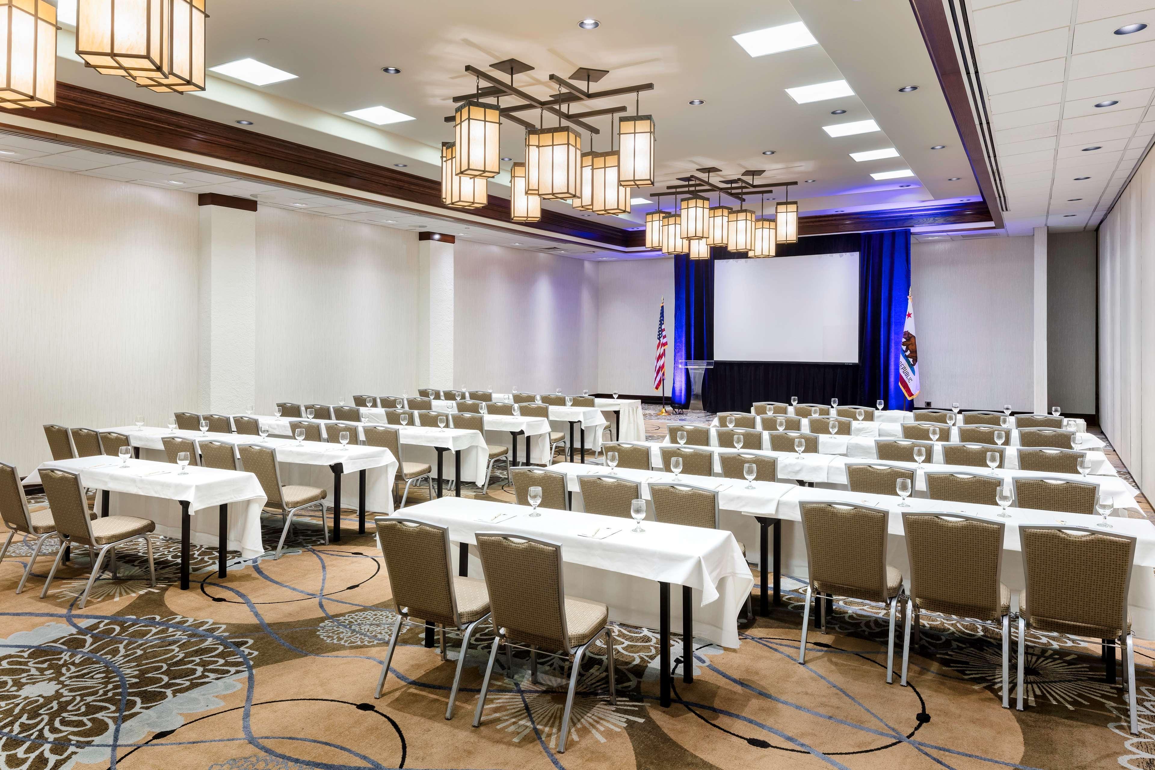 Doubletree By Hilton Ontario Airport Hotel Exterior photo
