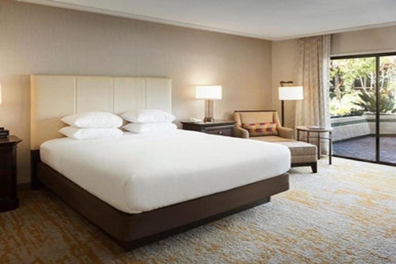 Doubletree By Hilton Ontario Airport Hotel Exterior photo